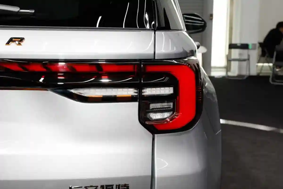 2024款探险者曝光，标配2.3T+10AT动力，带托森差速器，有多强？