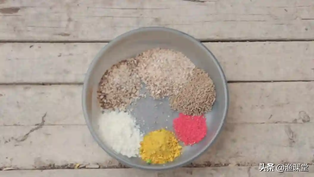 新手钓友如何准确选对鱼饵？3个思路完美解决，对钓鱼的帮助真大