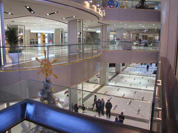 北京东北四环路的《远洋.未来广场购物中心》起点比较高