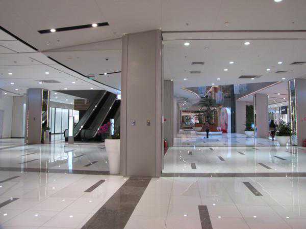 北京东北四环路的《远洋.未来广场购物中心》起点比较高