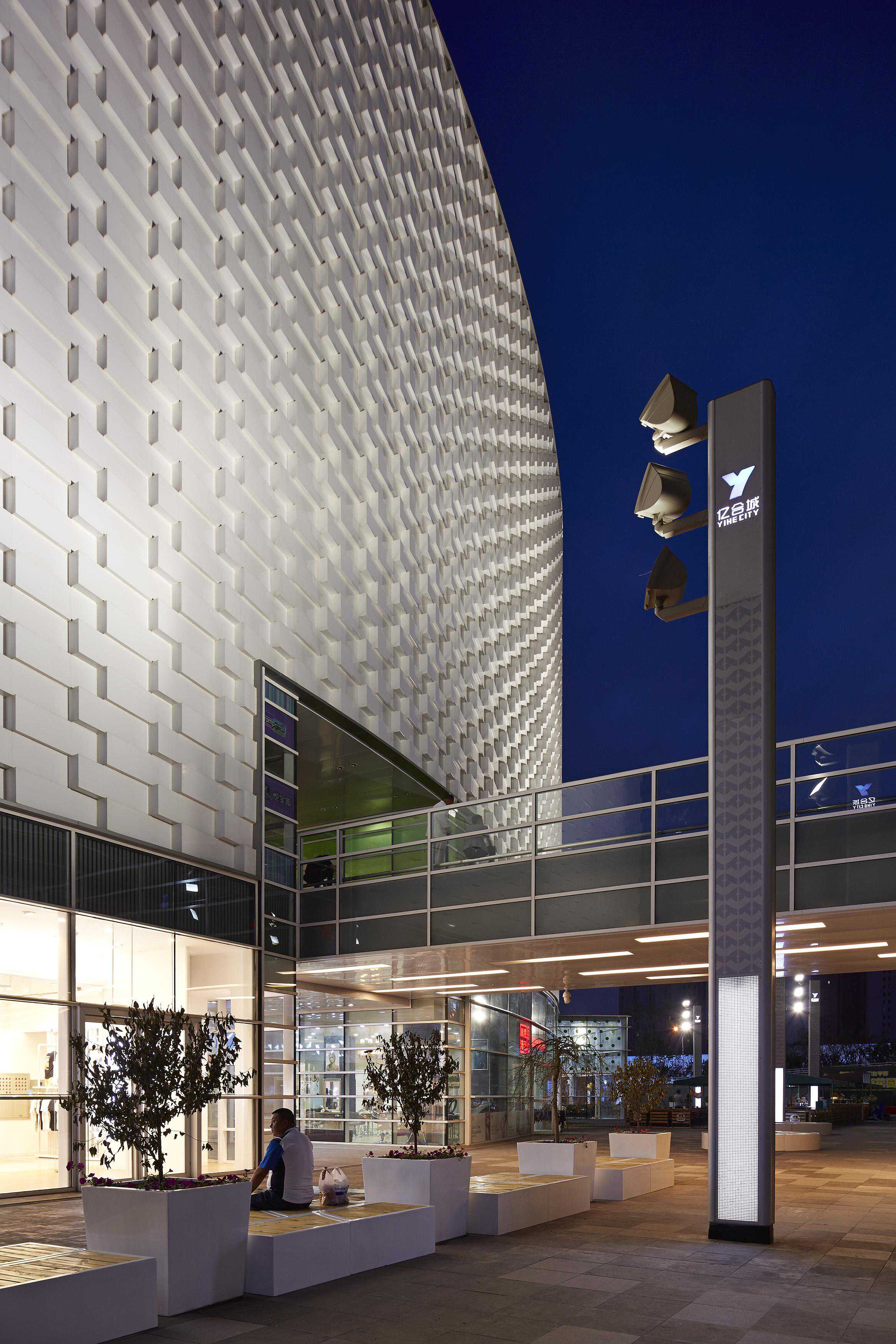 大连亿合城购物中心 / Laguarda.Low Architects（LLA建筑设计）