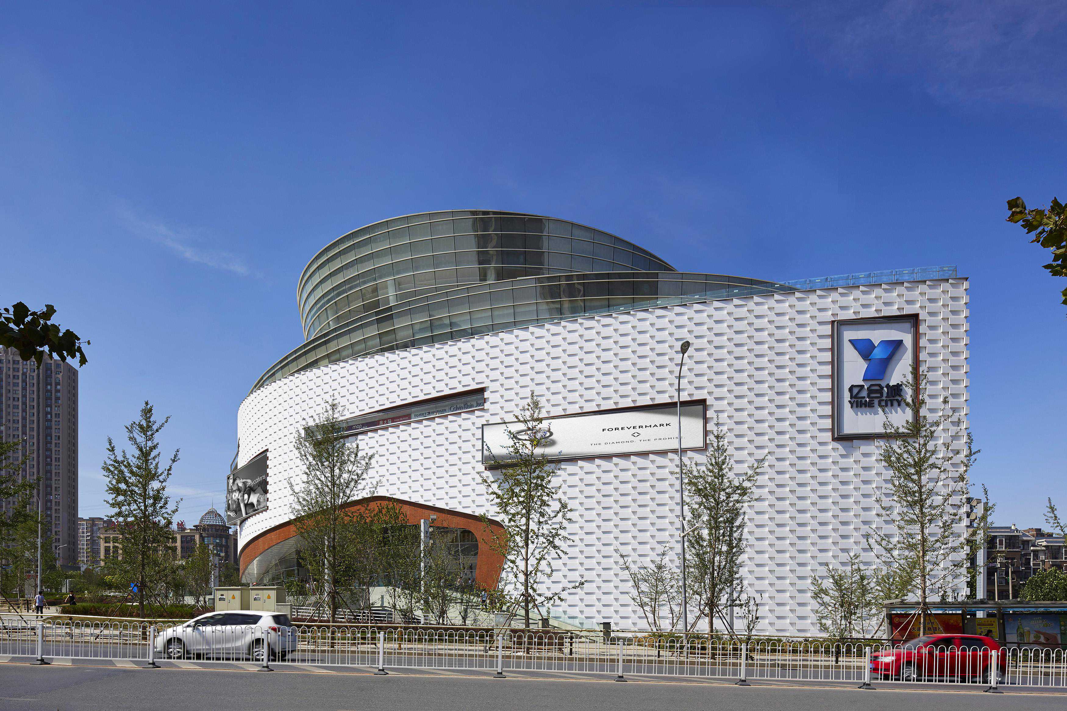 大连亿合城购物中心 / Laguarda.Low Architects（LLA建筑设计）