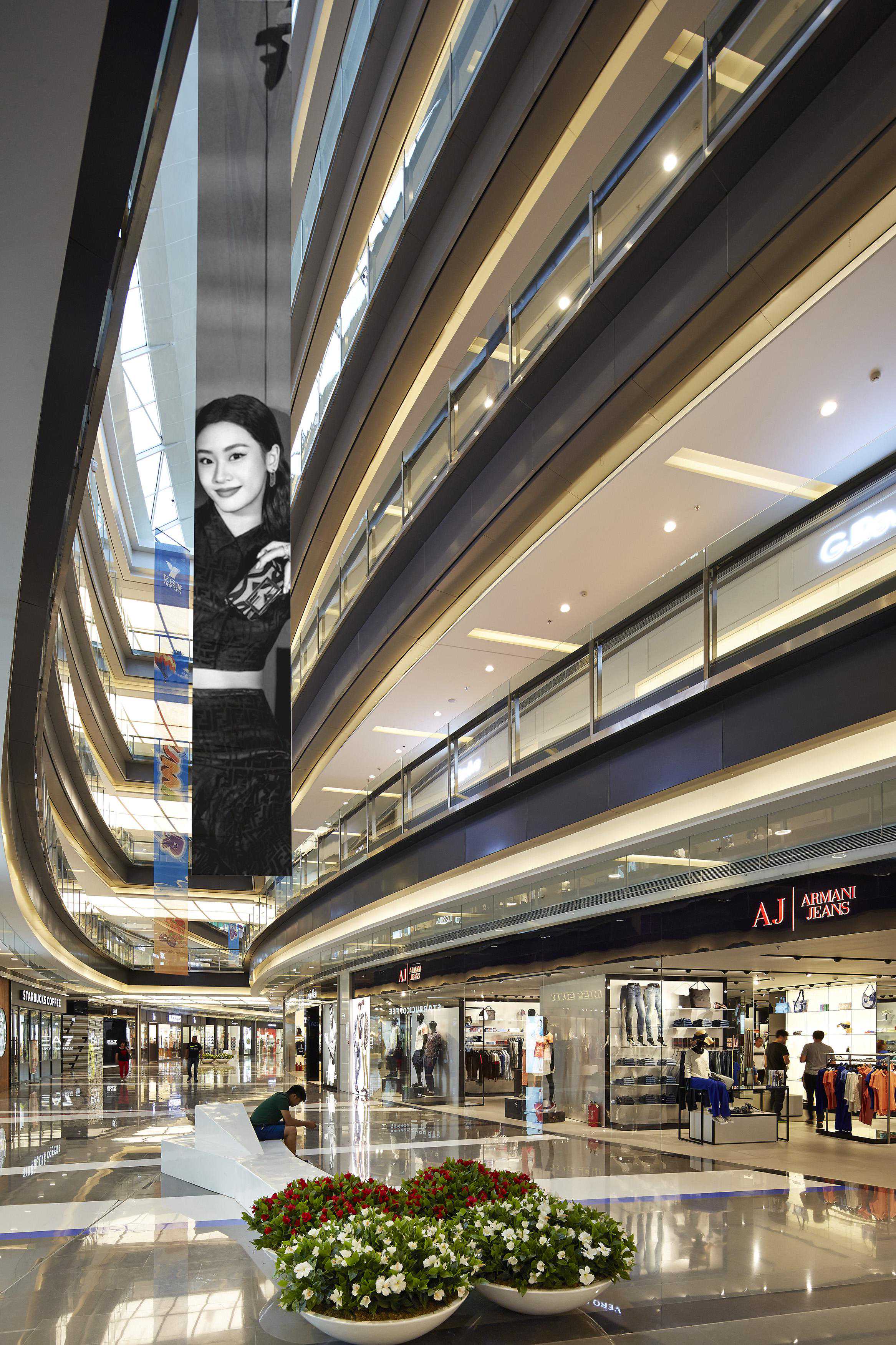 大连亿合城购物中心 / Laguarda.Low Architects（LLA建筑设计）